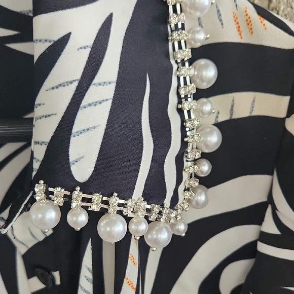 NWT Lizette Collection Zebra and Pearl Button Down - Picture 3 of 8